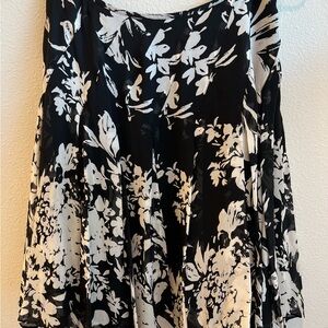 Banana Republic Black and White A-Line Skirt silk size 2P